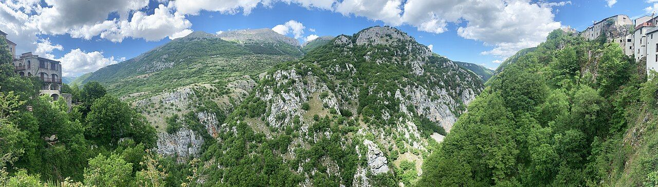 Abruzzo: national park and stone villages — 2