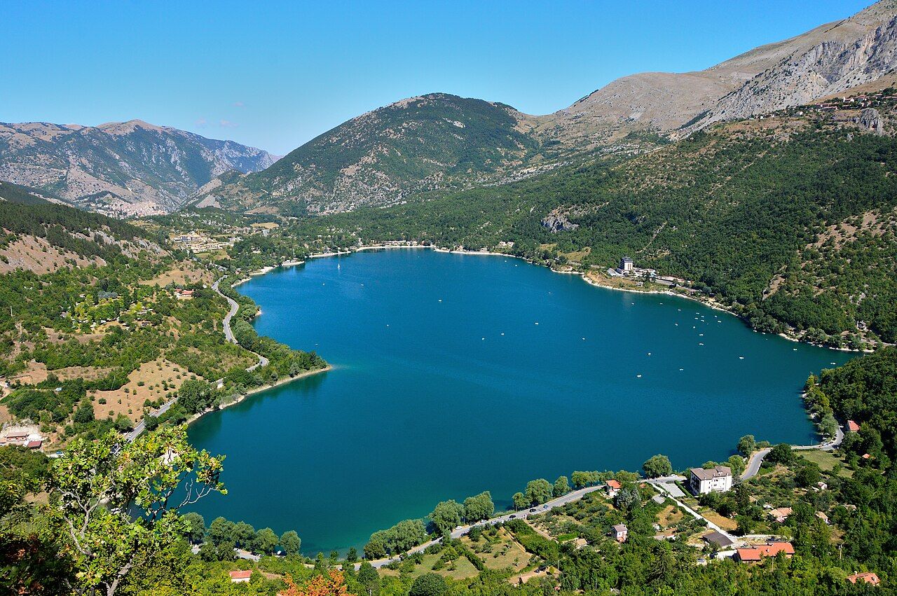 Abruzzo: national park and stone villages — 4